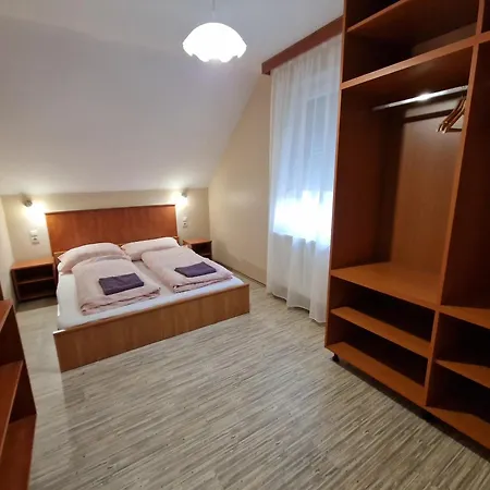 Richie I & Pool Siófok