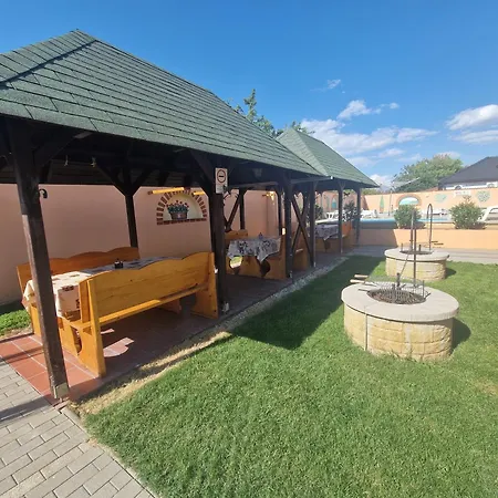 Richie I & Pool Apartament