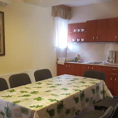Apartment Richie I Apartman & Pool *