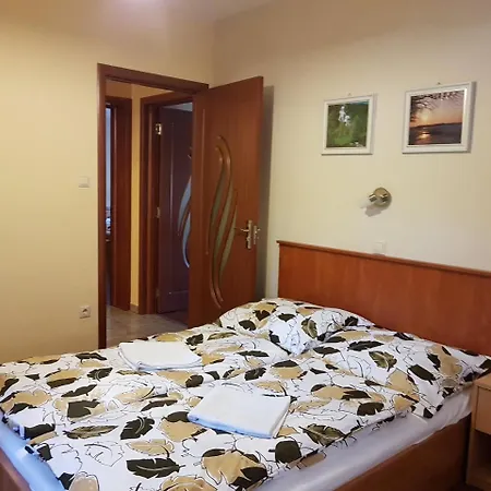 Richie I Apartman & Pool *