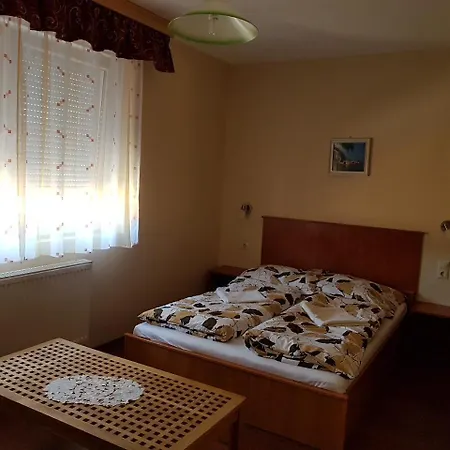Richie I Apartman & Pool Apartment
